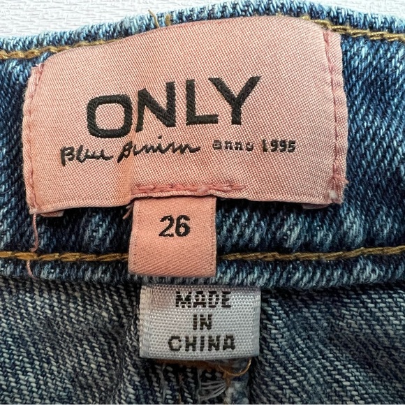 High-waisted Denim Mom Shorts - Picture 3 of 3